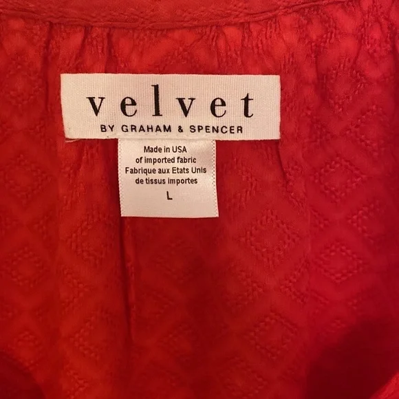 NWOT Beautiful red Velvet top size large ❤️ - Picture 3 of 4